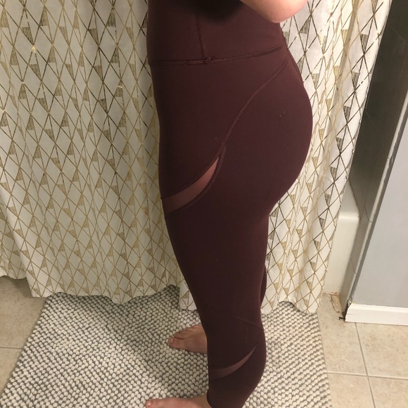 Size 6 maroon Lululemon leggings - Picture 2 of 4